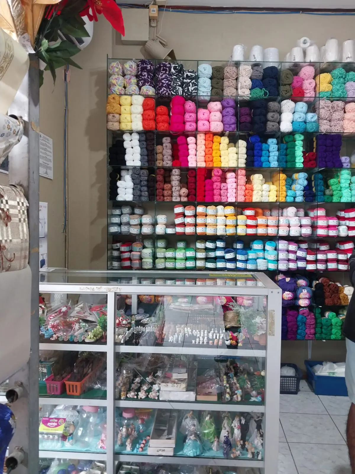 Telas y materiales en Pasamanería Dimas Quépos